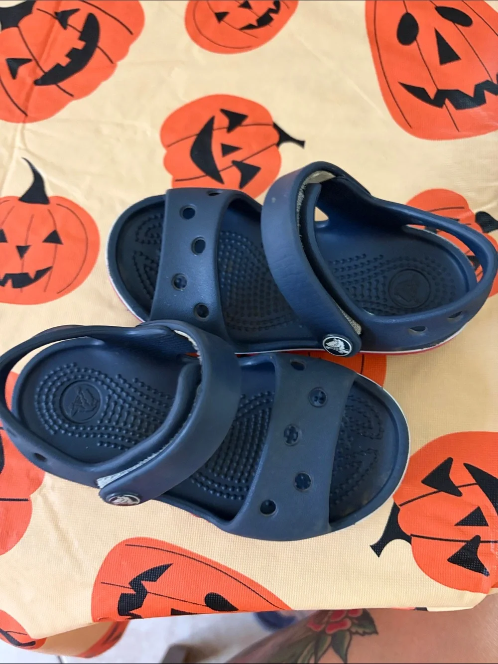 CROCS youth sandals